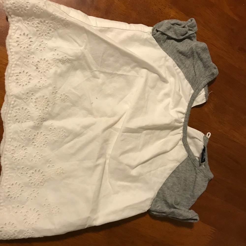 Gap eyelet top 18-24m gray and white